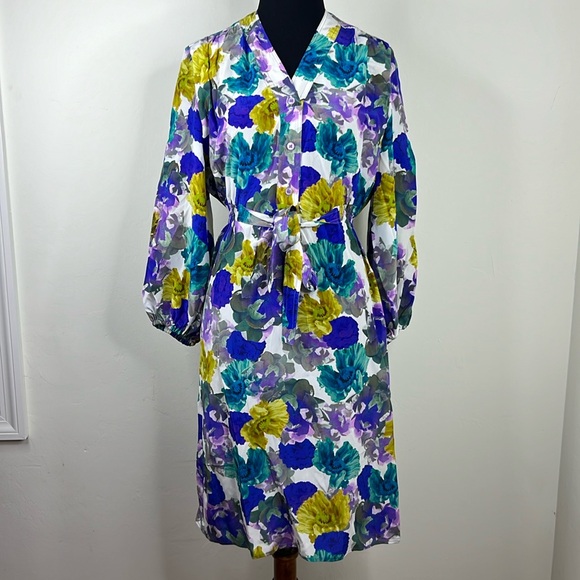 Tucker Dresses & Skirts - TUCKER Floral Silk Dress XS